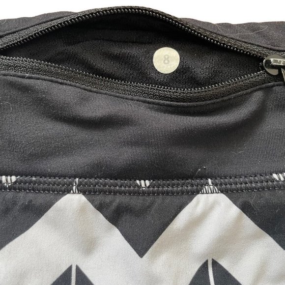 Lululemon Run: Speed  Short *Arrow Chevron White Black* Size 8 - Picture 4 of 8